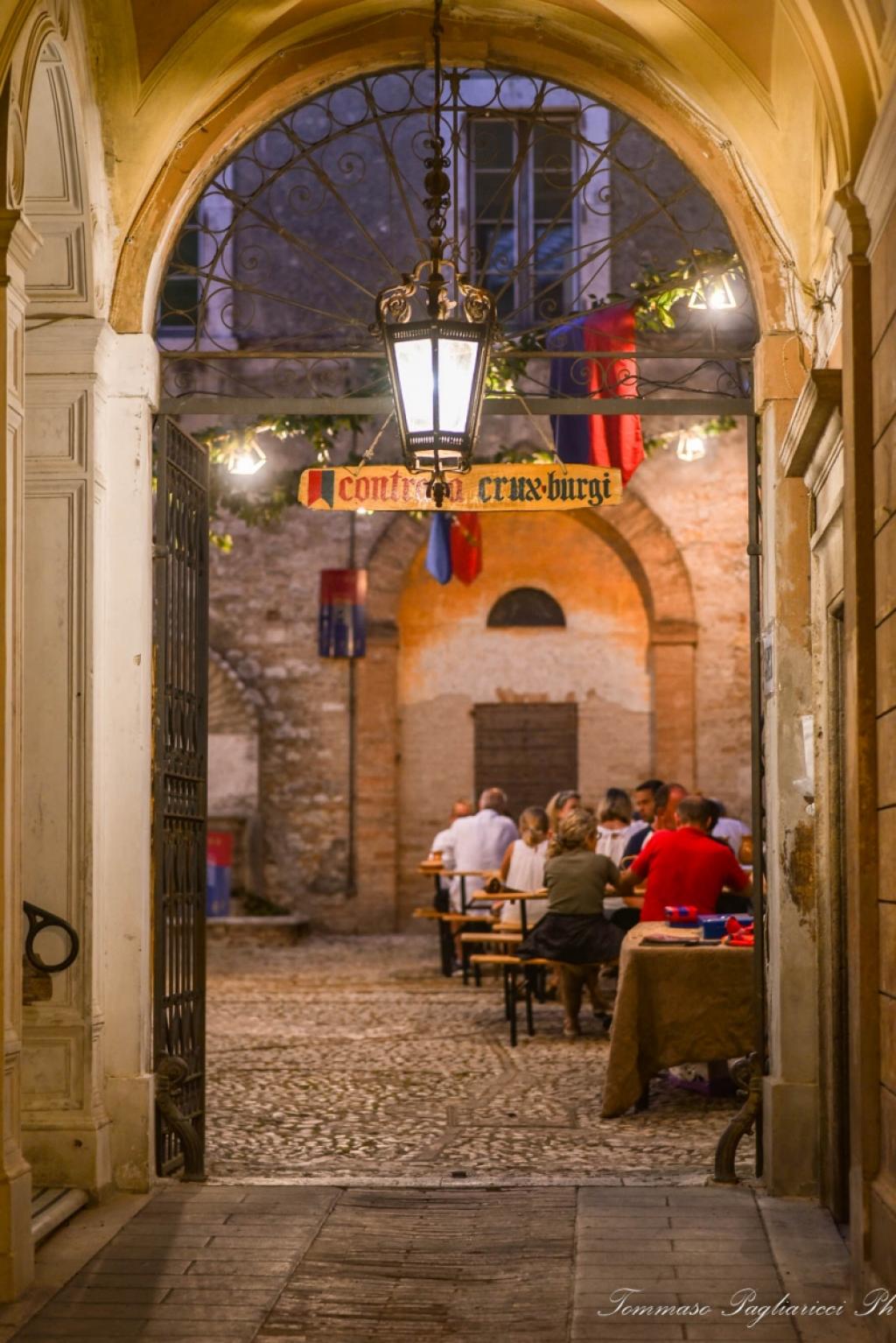 Taverne del Palio dei Colombi - Contrada Crux Burgi - Piazza Augusto Vera