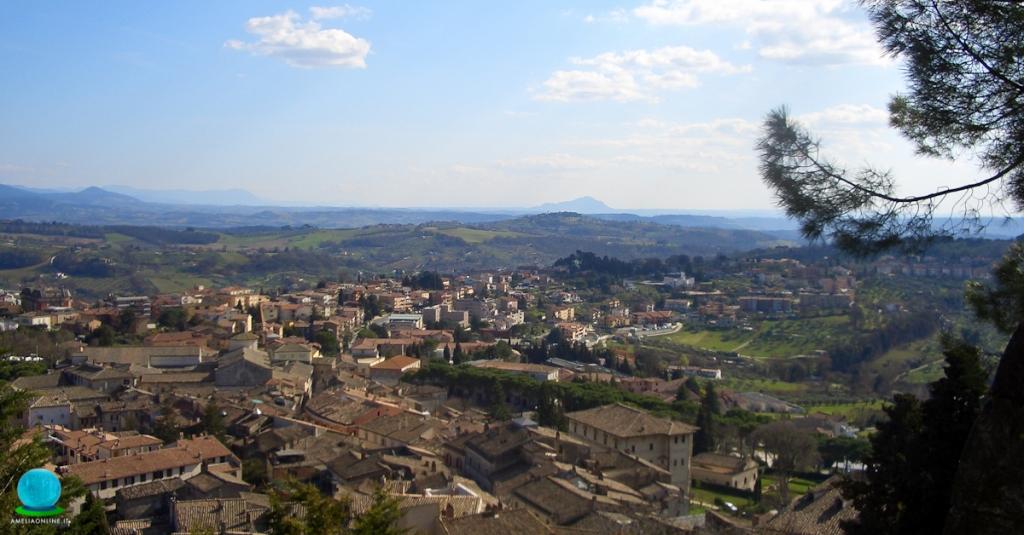 Amelia ripresa dal cortile del Duomo - Ameliaonline.it